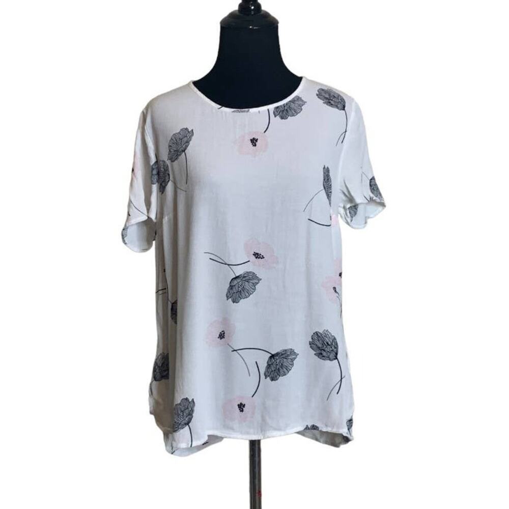 Pale Sky white gray floral short sleeves blouse size M